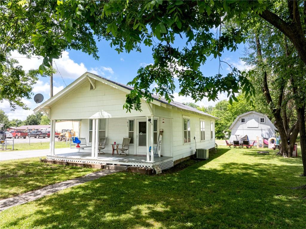 615 N Kansas Avenue, Columbus, KS 66725