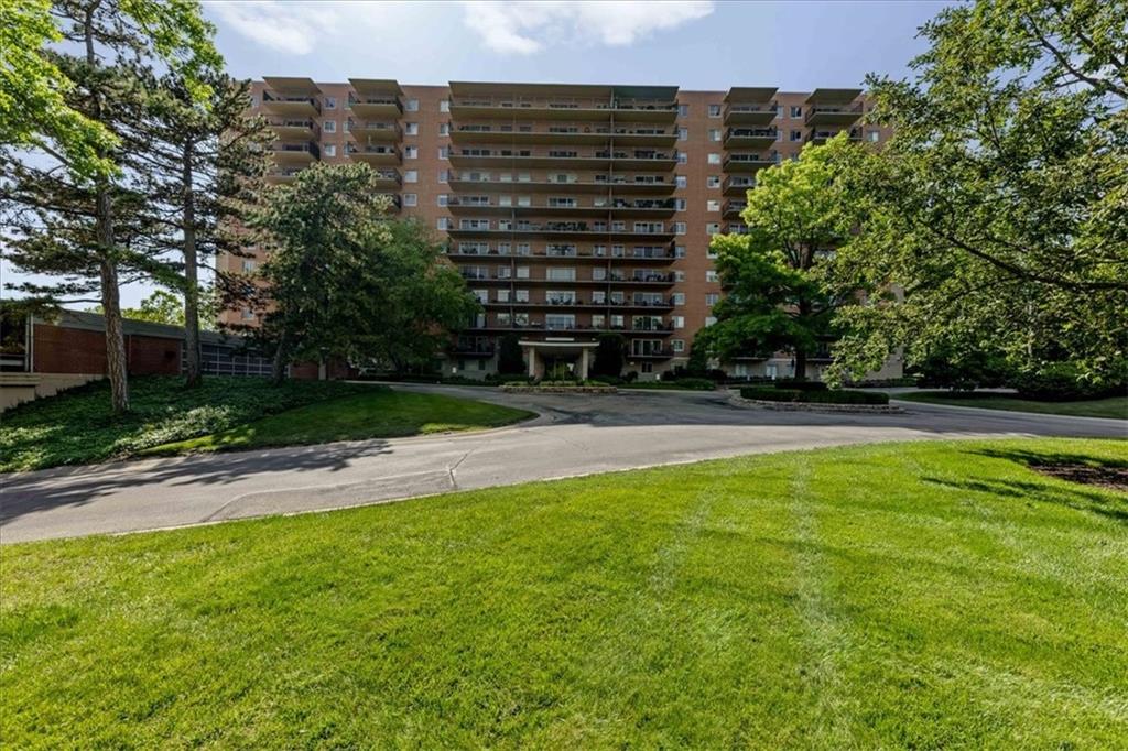 4550 Warwick Boulevard, Kansas City, MO 64111