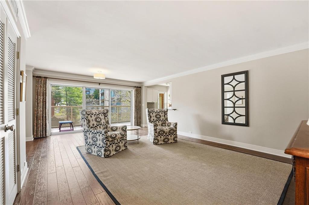 310 W 49 Street, Kansas City, MO 64112