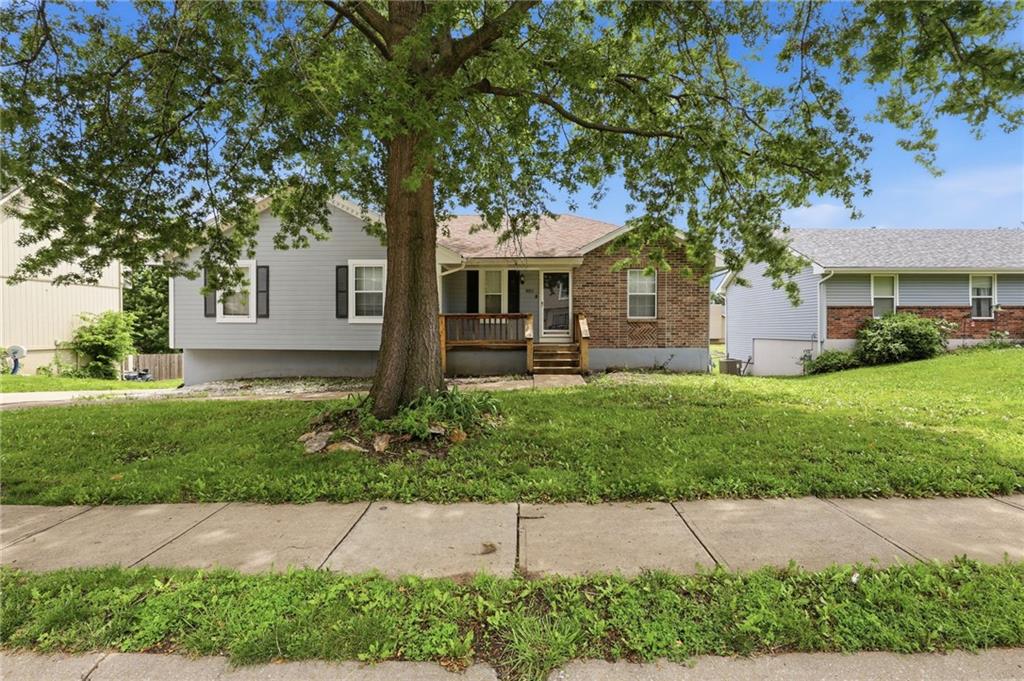 901 SW Foxtail Drive, Grain Valley, MO 64029