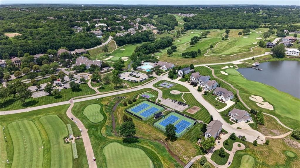 10600 Chateau Lane, Parkville, MO 64152