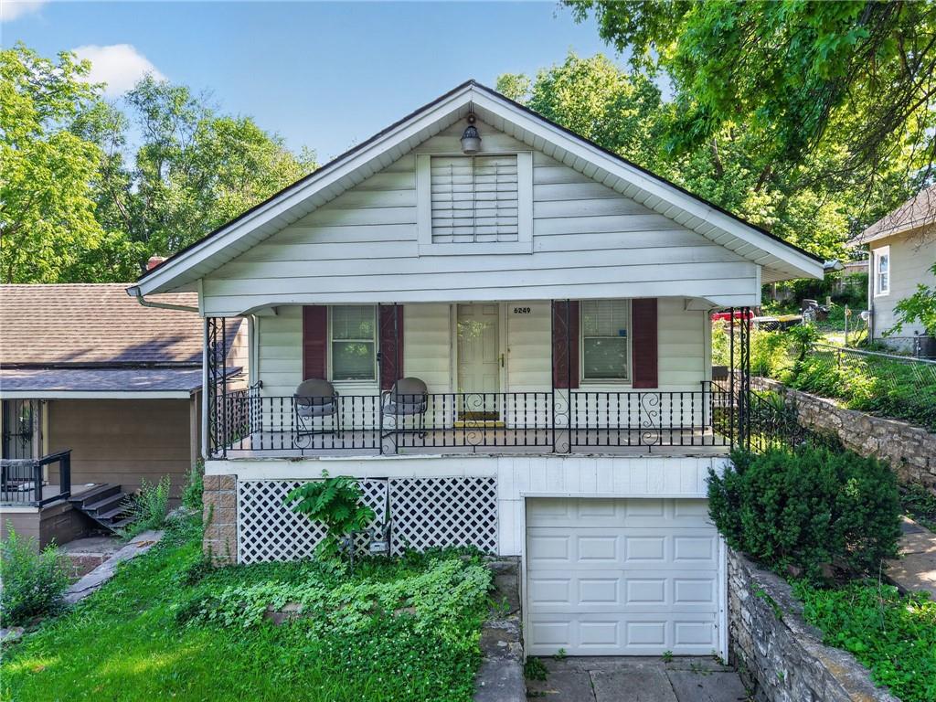 6249 E 9th Street, Kansas City, MO 64125