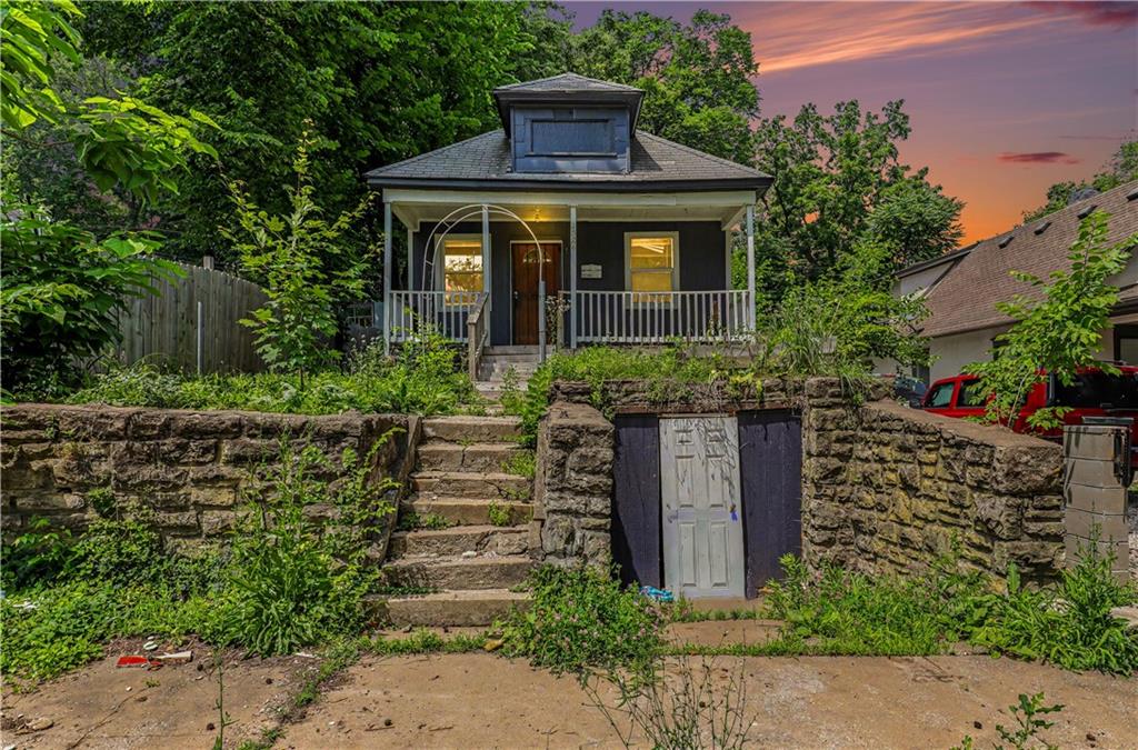 2524 Kensington Avenue, Kansas City, MO 64127