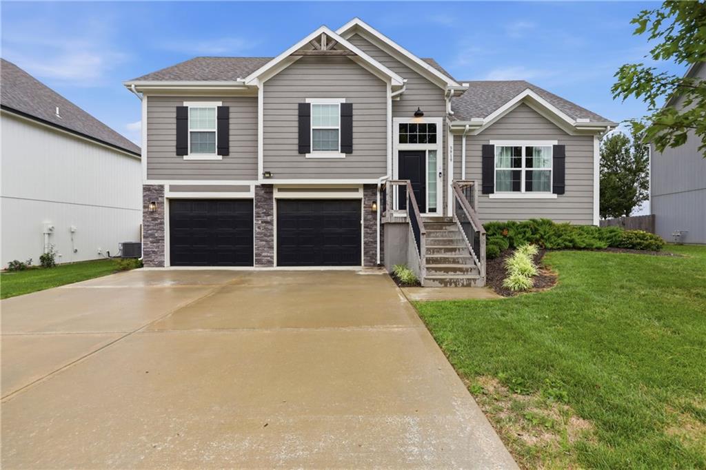 3919 Valley Forge Drive, Blue Springs, MO 64014