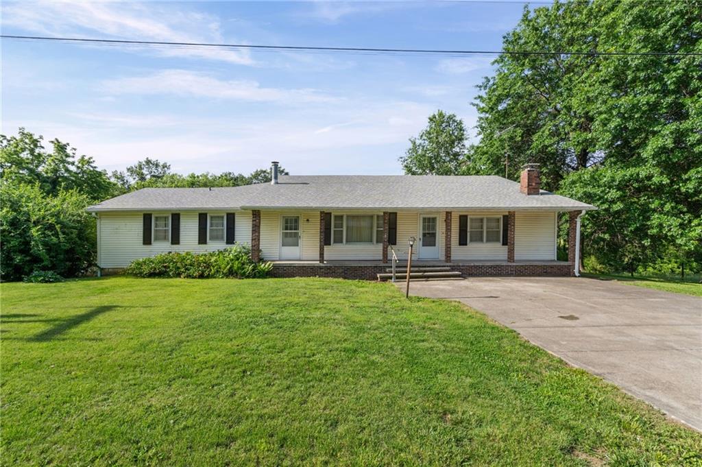 503 Hallar Avenue, Gower, MO 64454
