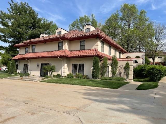 1007 E Saint Maartens Drive, St Joseph, MO 64506