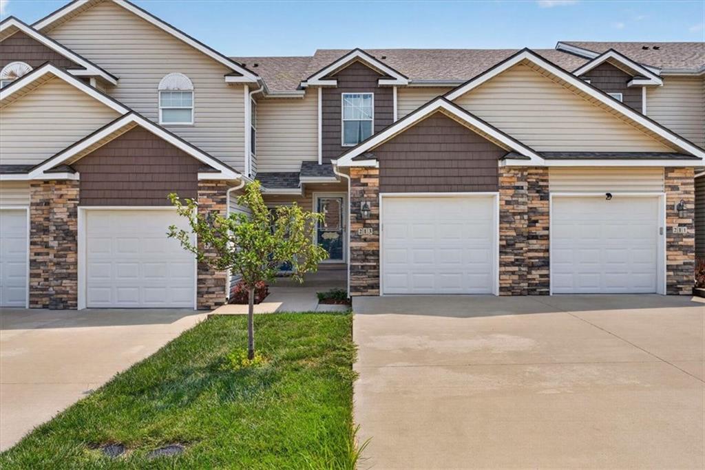 213 Pointe Lane, Raymore, MO 64083