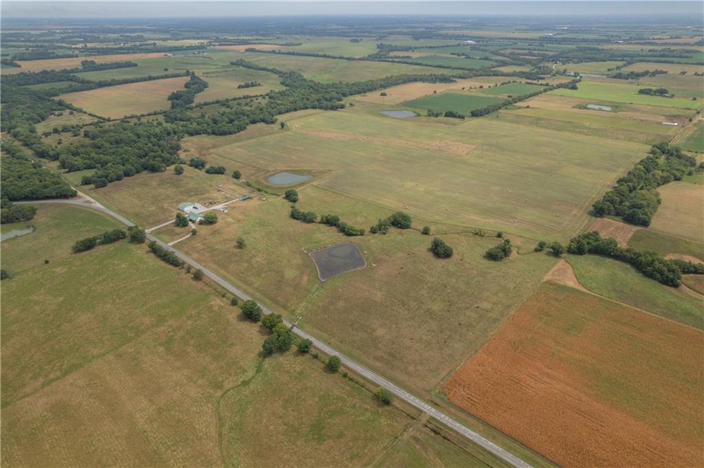 674 V Highway, Lamar, MO 64759