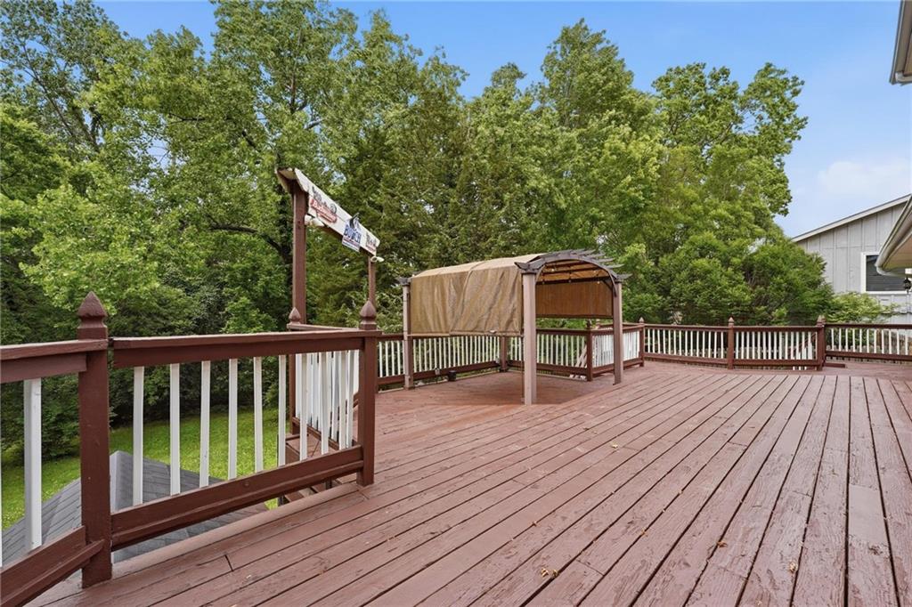 5528 NW Verlin Drive, Kansas City, MO 64152