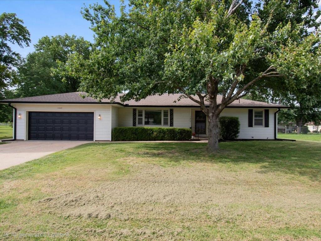 1605 E Franklin Street, Clinton, MO 64735