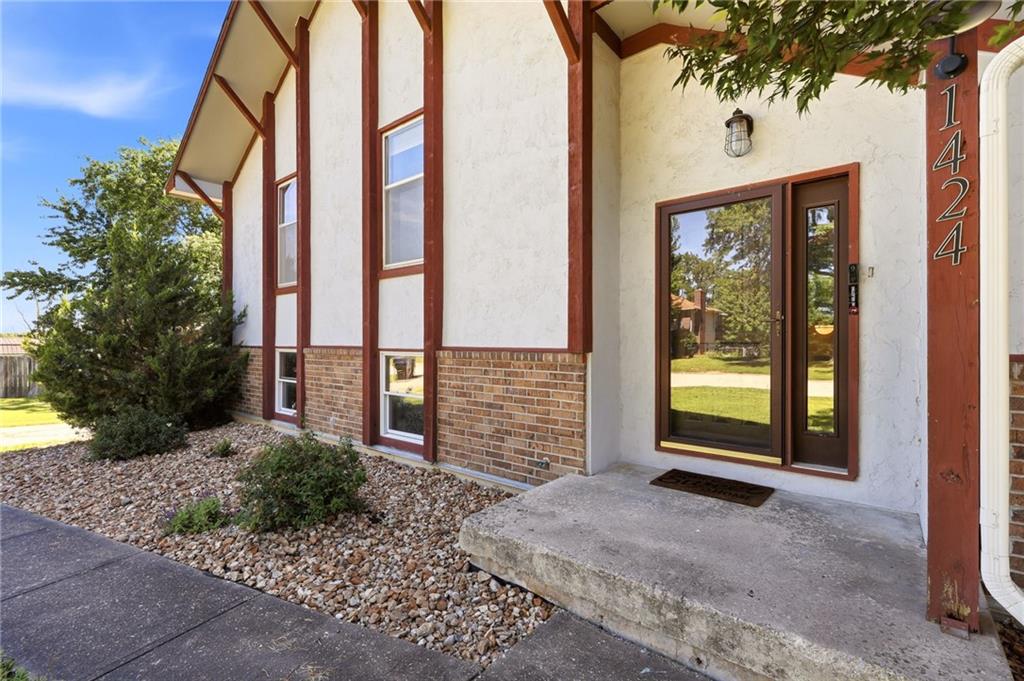 1424 Woodlawn Drive, Warrensburg, MO 64093