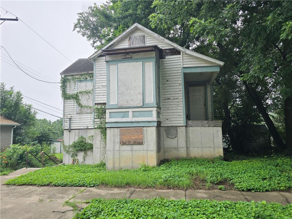 114 E Saint Paul Street, St Joseph, MO 64505