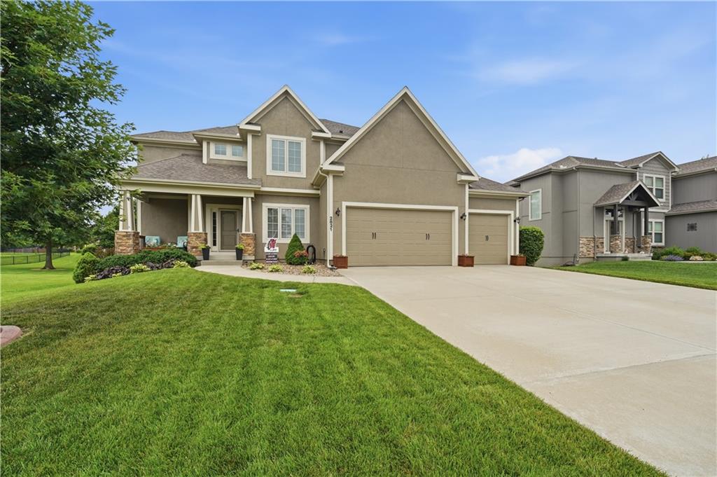 2821 NE PARKVIEW Lane, Lee's Summit, MO 64086