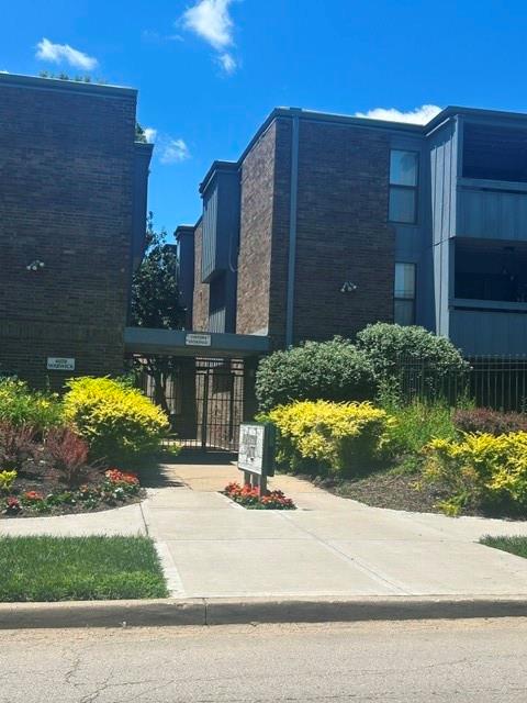 104 E 41 Street, Kansas City, MO 64111