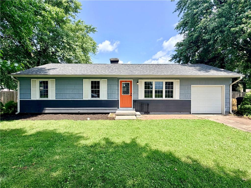 329 North Drive, Marshall, MO 65340