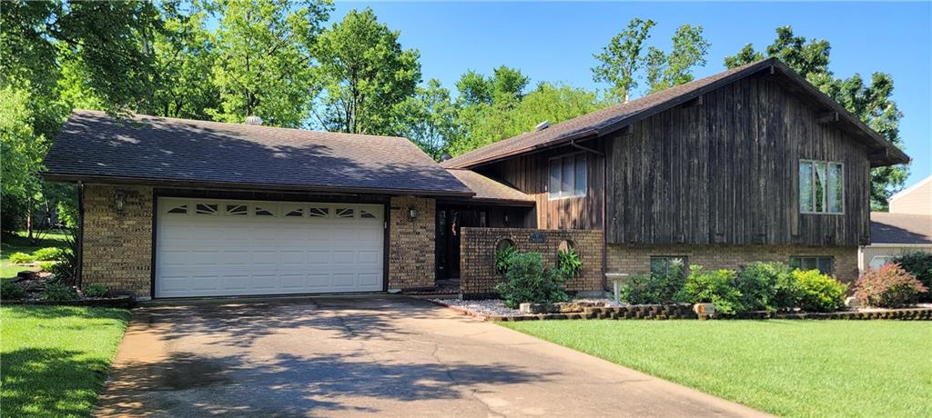 21 W Edwards Street, Iola, KS 66749