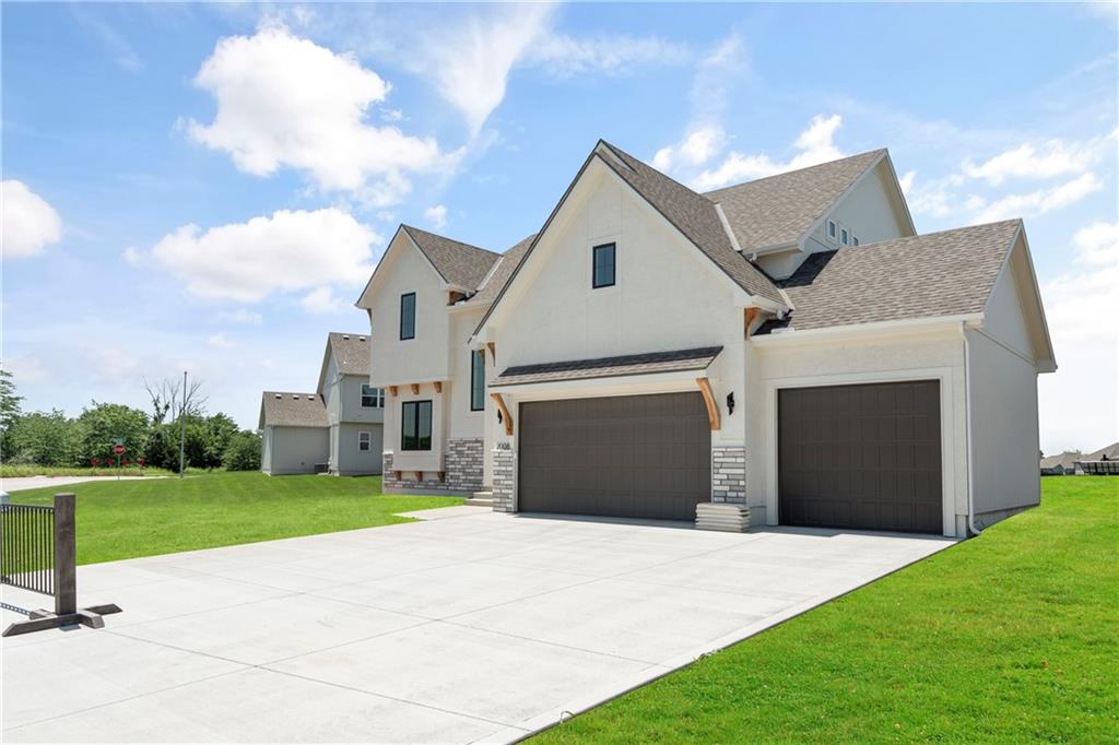 2008 NE Bluestone Drive, Lee's Summit, MO 64064