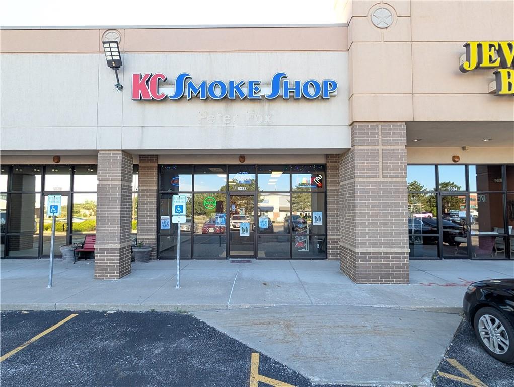 9322 N Oak Trafficway, Kansas City, MO 64155