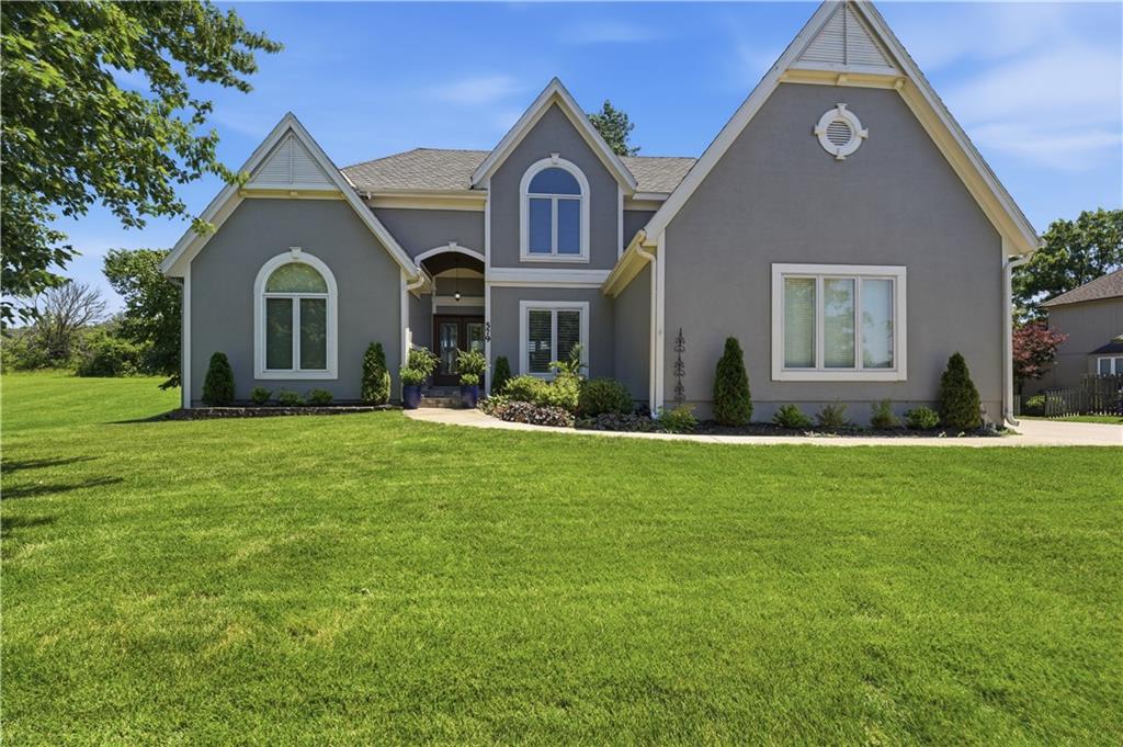 579 N Winnebago Drive, Lake Winnebago, MO 64034