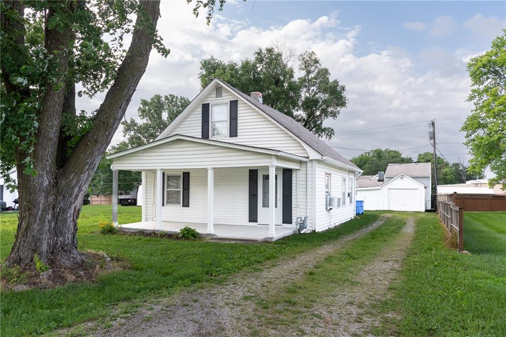 110 E 3rd Street, Tonganoxie, KS 66086