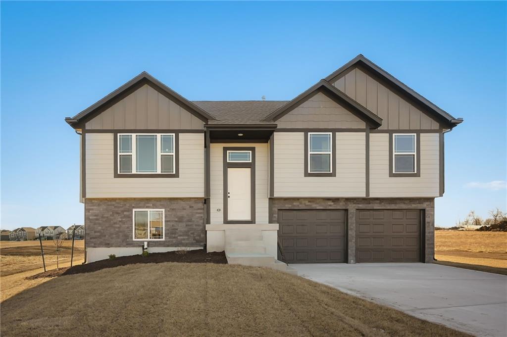 11208 207TH Street, Peculiar, MO 64078