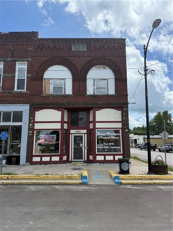 124 W Grand Street, Gallatin, MO 64640