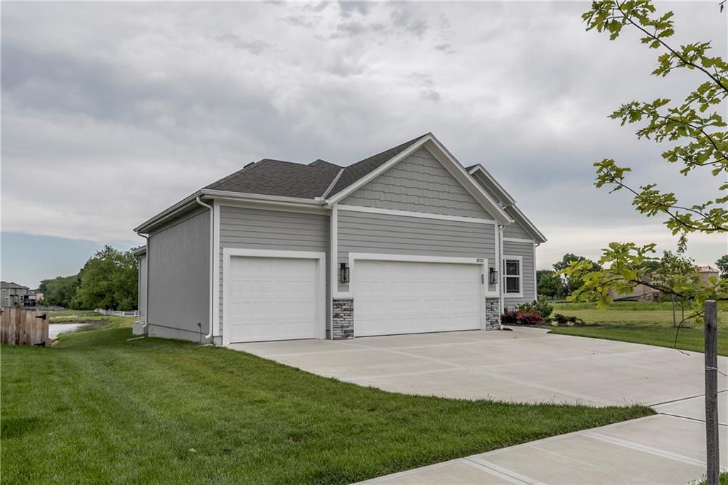 18722 W 169th Terrace, Olathe, KS 66062