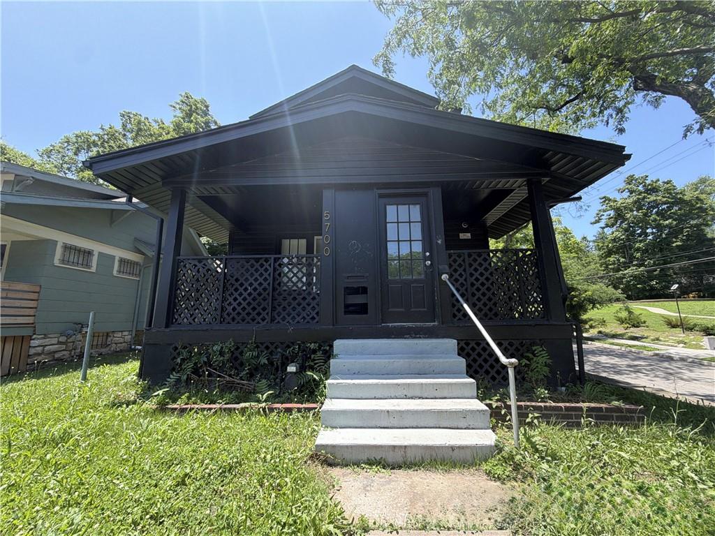 5700 Euclid Avenue, Kansas City, MO 64130