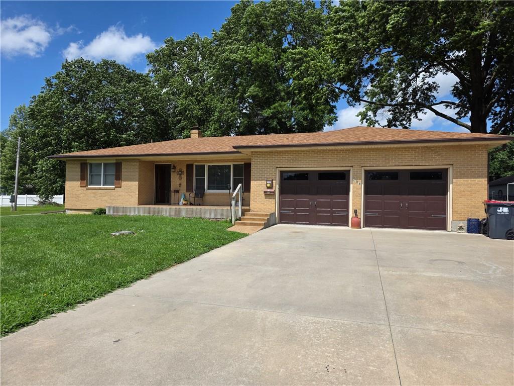 706 W Benton Street, Windsor, MO 65370