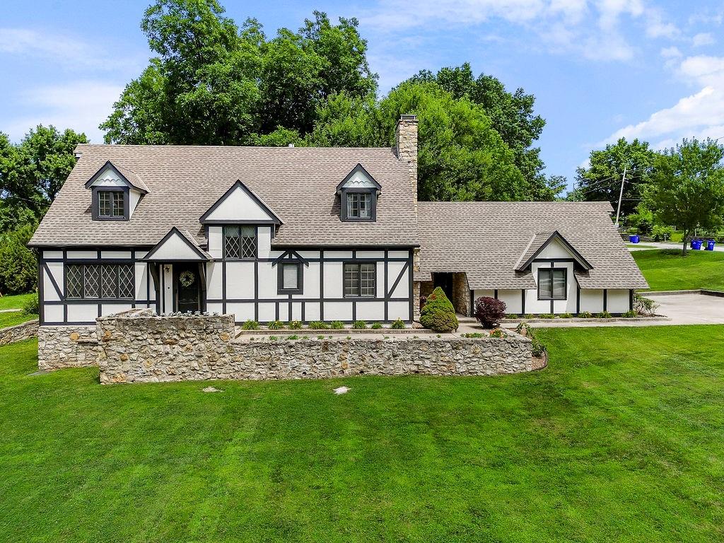 5475 Clare Road, Shawnee, KS 66226