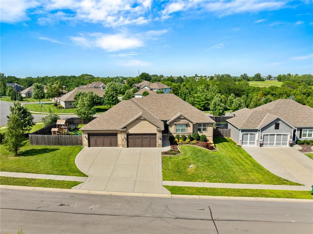 9300 SW Tsunami Court, Lee's Summit, MO 64064