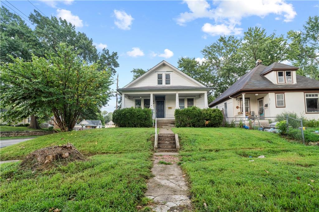 901 9th Avenue, Leavenworth, KS 66048