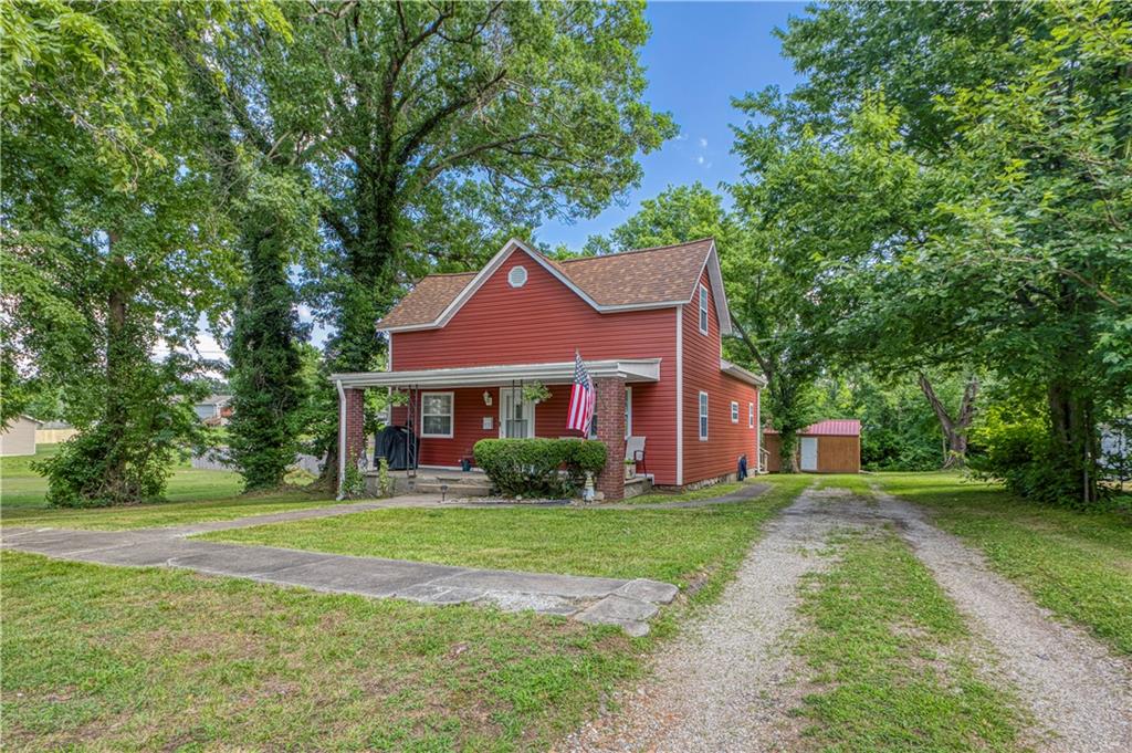 335 E 9th Street, Baxter Springs, KS 66713