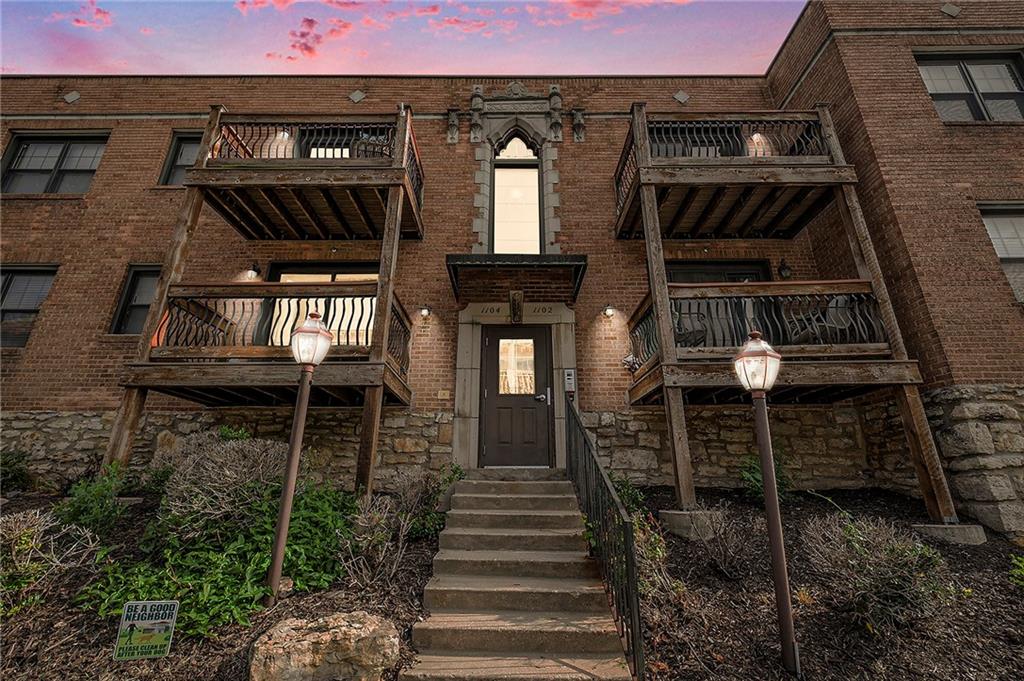 1104 W 46th Street, Kansas City, MO 64111