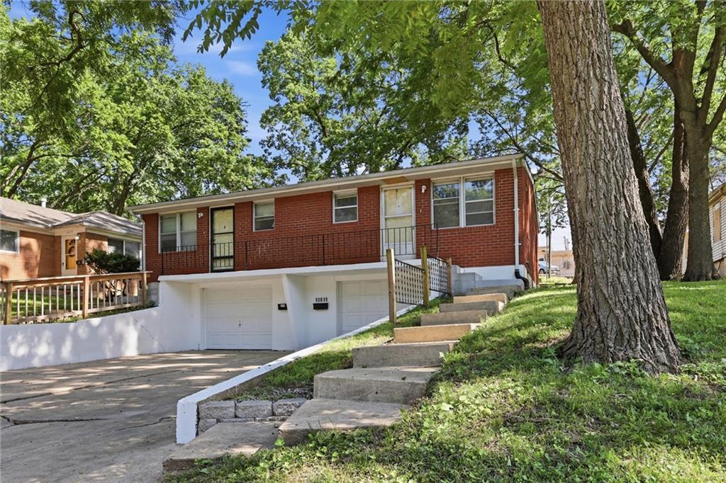 10819 E Westport Road, Independence, MO 64052