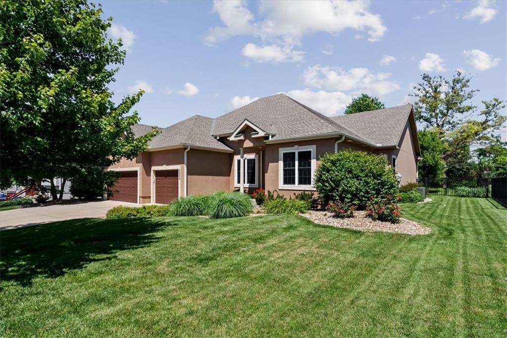 6989 141st Street, Basehor, KS 66007