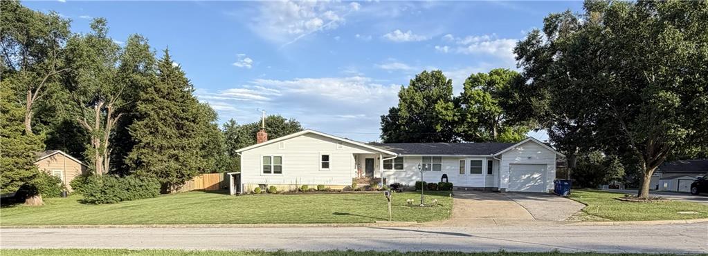 33655 Hillcrest Street, De Soto, KS 66018