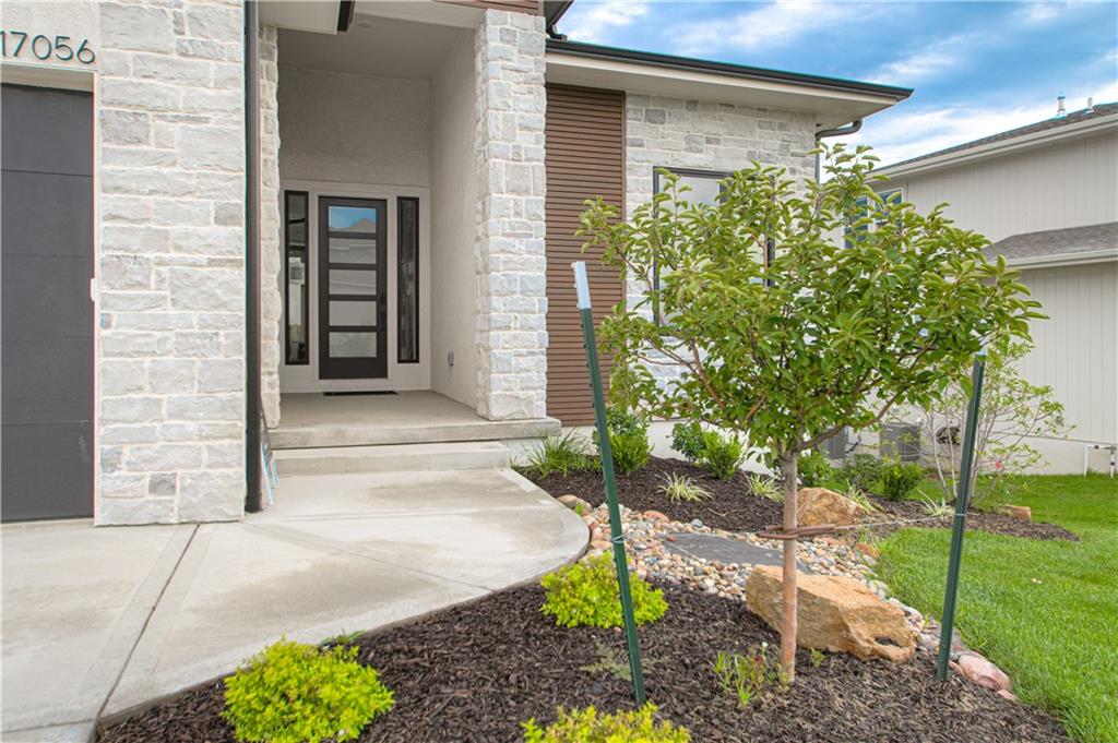 17056 W 172nd Terrace, Olathe, KS 66062