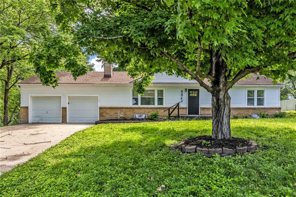 8849 N Locust Street, Kansas City, MO 64155
