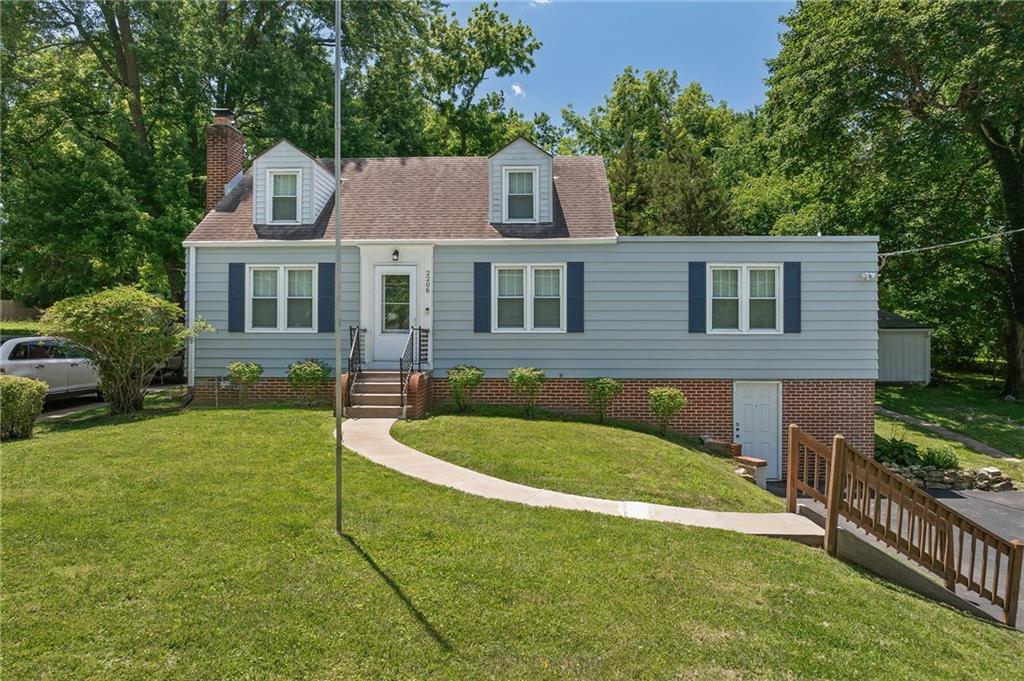 2206 Dewey Street, St Joseph, MO 64505