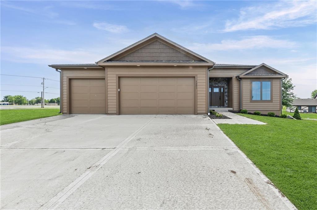 1201 Cottonwood Court, Paola, KS 66071
