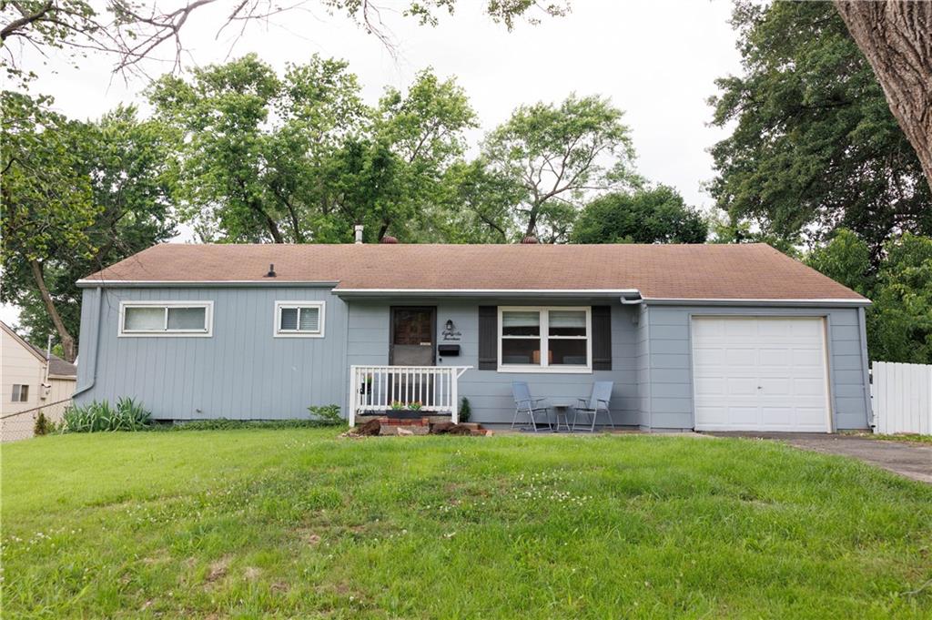 8614 Bristol Avenue, Kansas City, MO 64138