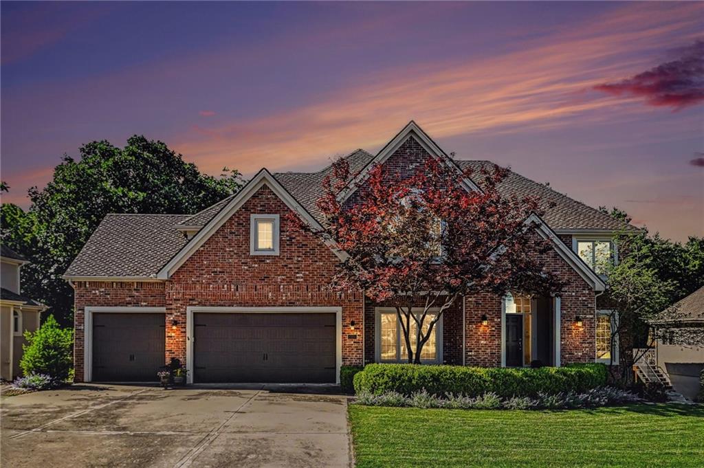 8033 Clearwater Drive, Parkville, MO 64152