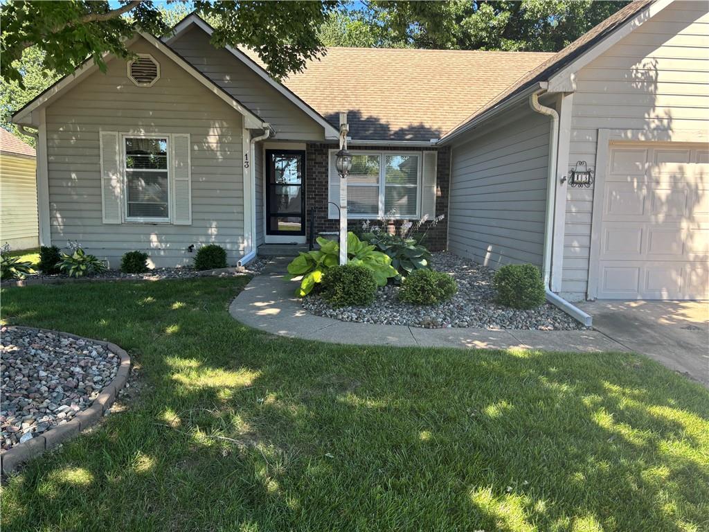 13 Stratford Place Point, St Joseph, MO 64506
