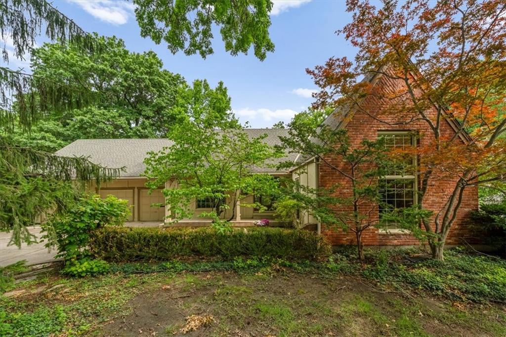 2326 W 95 Street, Leawood, KS 66206