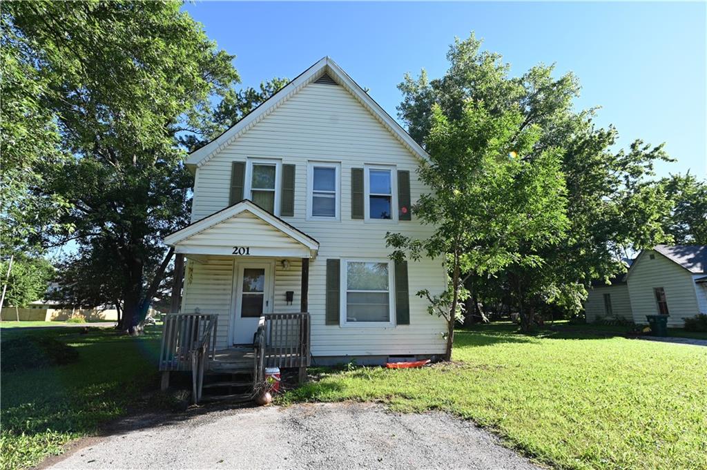 201 E 2nd Street, Appleton City, MO 64724