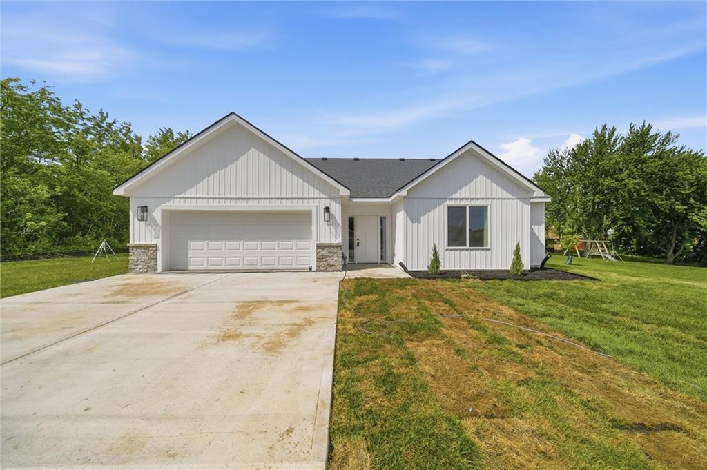 7847 Seneca Lake Road, Ozawkie, KS 66070