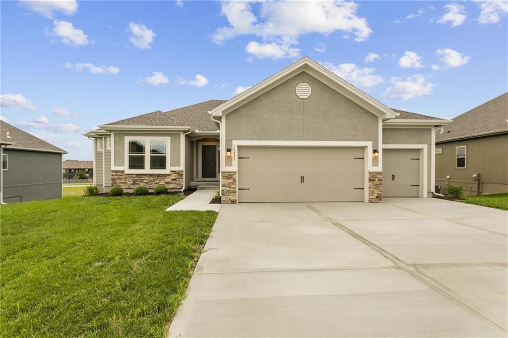 11016 N Corrington Avenue, Kansas City, MO 64156