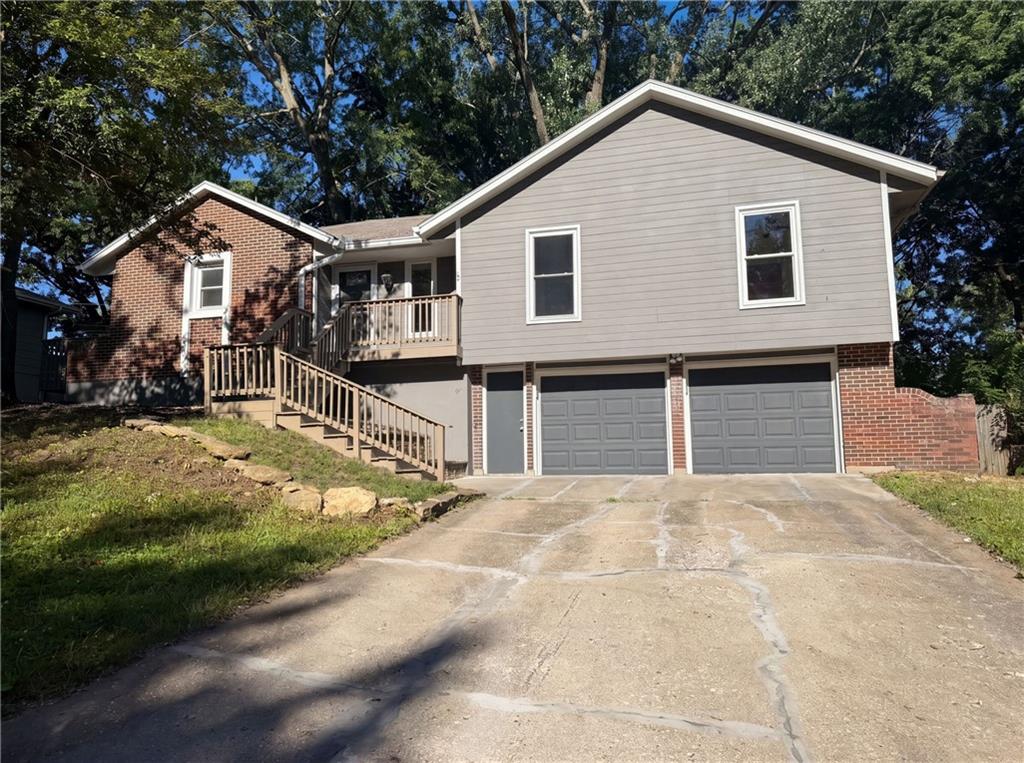 205 Ist Street Terrace, Blue Springs, MO 64014