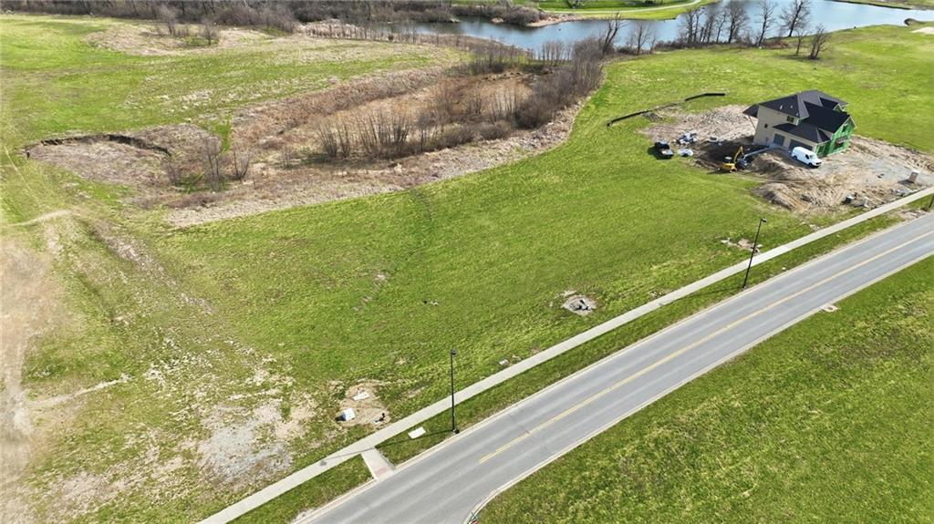 2118 NE Shoal Creek Parkway, Kansas City, MO 64155